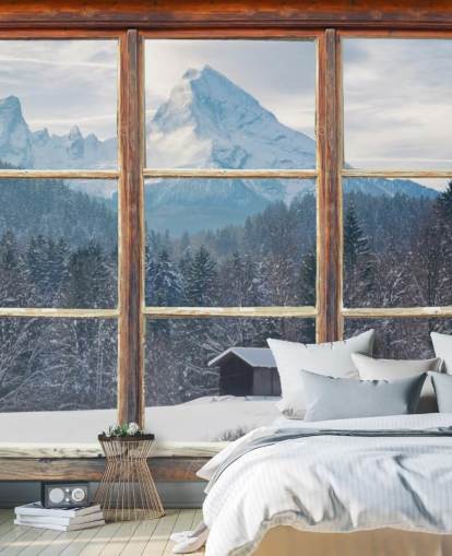 Hintergrundbild mit Blick auf die verschneiten Berge mit Fensterblick