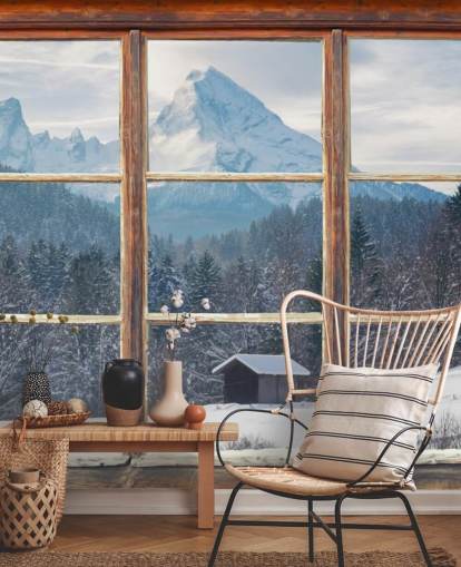 Hintergrundbild mit Blick auf die verschneiten Berge mit Fensterblick