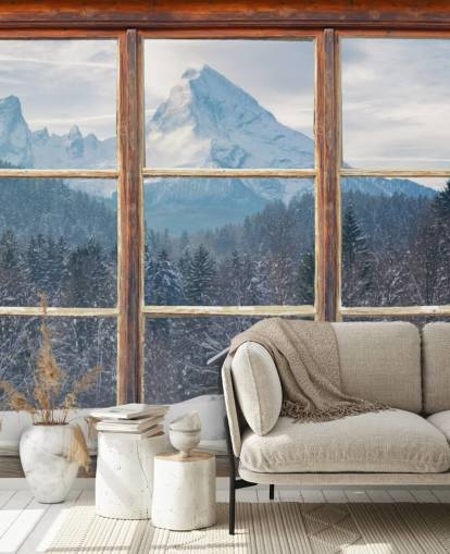 Hintergrundbild mit Blick auf die verschneiten Berge mit Fensterblick