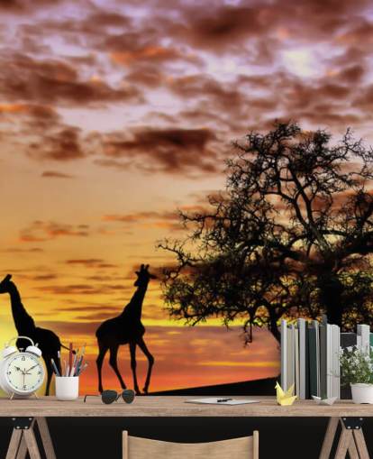Giraffen- und Elefanten-Silhouetten vor Sonnenuntergangshimmel-Tapete