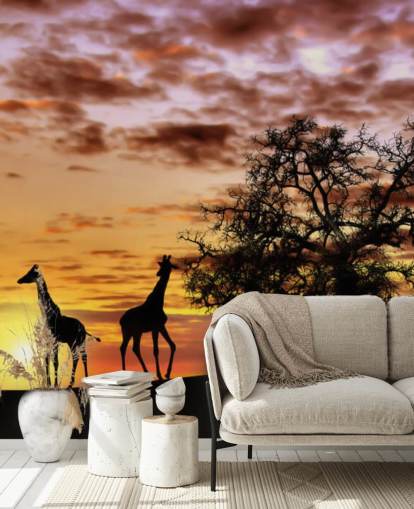 Giraffen- und Elefanten-Silhouetten vor Sonnenuntergangshimmel-Tapete