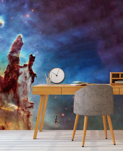 Orange Nebelklaue vor buntem Hintergrund