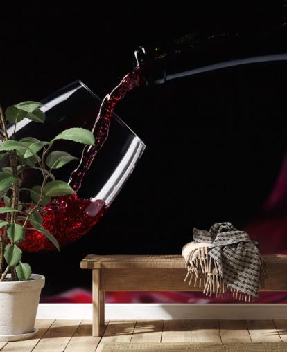 Carta da parati con vino rosso in vetro