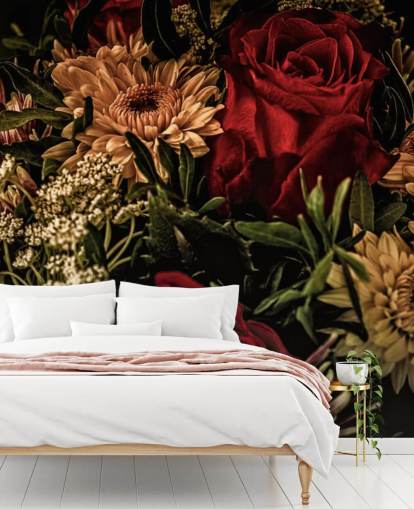 Donker bloemen behang met rozen en bloemen