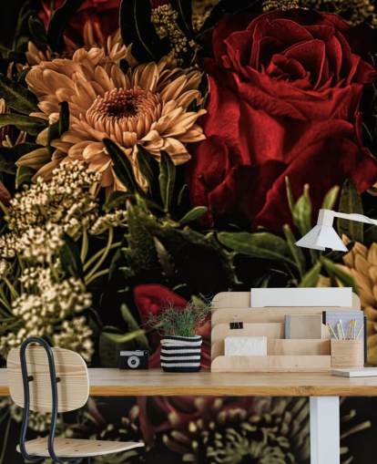 Mörka blommiga rosor och blommor Bakgrund Mörka blommiga rosor och blommor Bakgrund