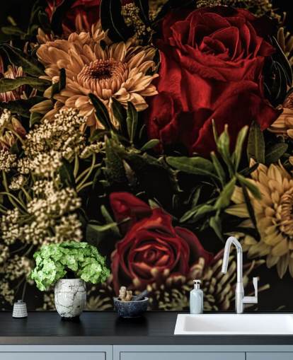 Mörka blommiga rosor och blommor Bakgrund Mörka blommiga rosor och blommor Bakgrund