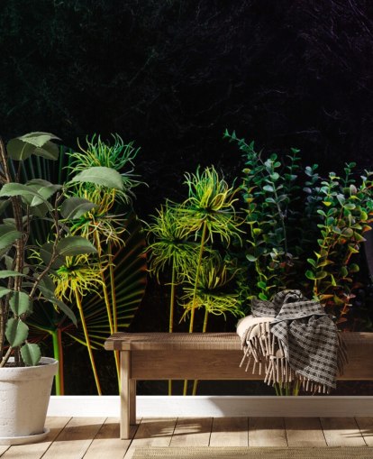 Plantas tropicales iluminadas por la luna