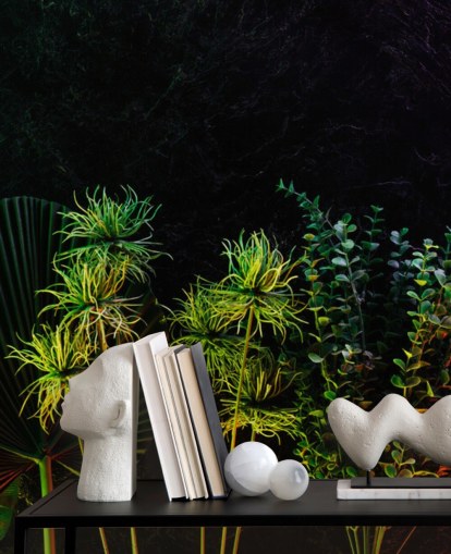 Piante tropicali illuminate dalla luna