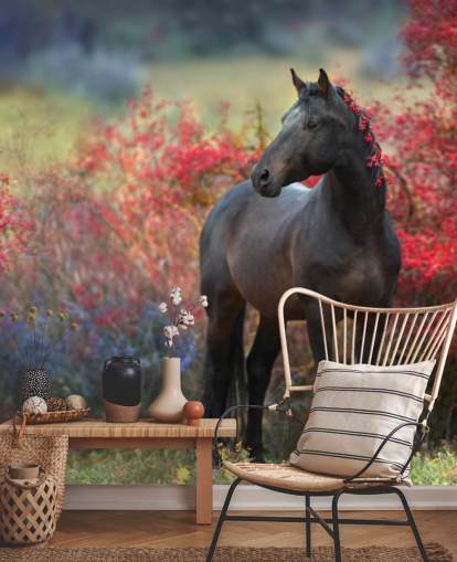 Décoration murale Cheval noir entouré de buissons rouges et de baies dans la crinière
