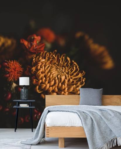 Oranje en Bourgondische bloemen behang