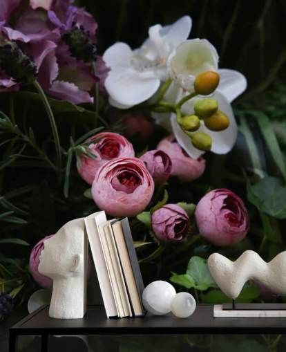 Romantic Bouquet on Dark Blackground Wallpaper