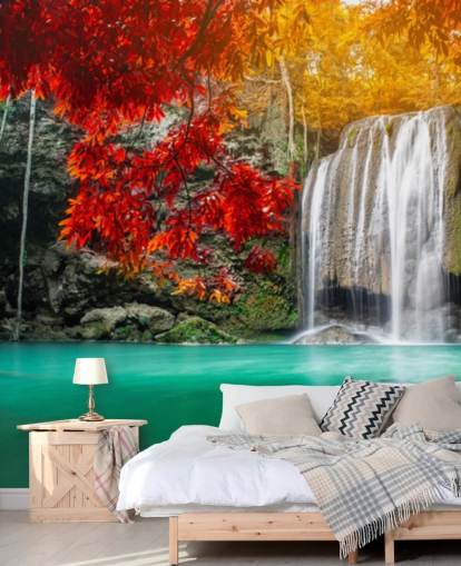 orange und gelbe Bäume von Wasserfall Tapete