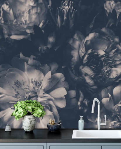 Papel pintado floral oscuro blanco y negro