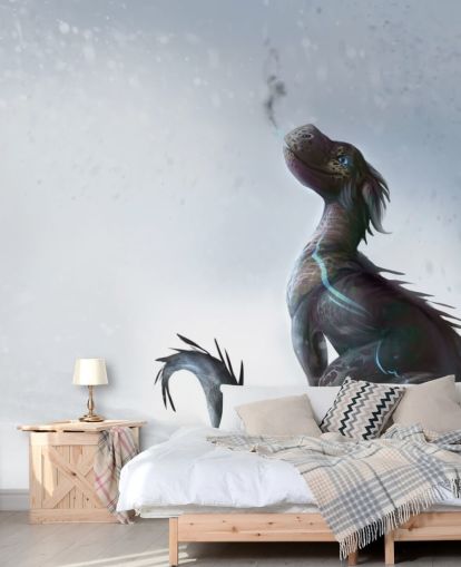 dragón bebé sonriente sentado en la nieve con escamas azules rayadas soplando papel tapiz de humo