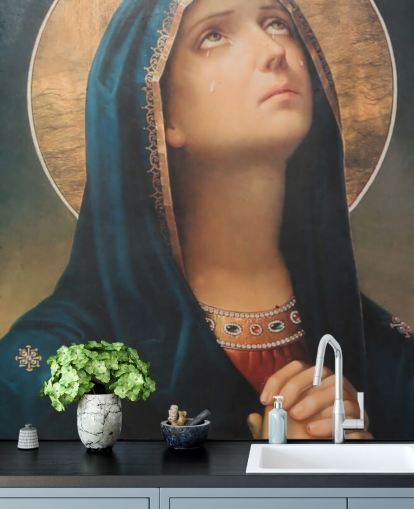 Mural de pared María llorando cristiana