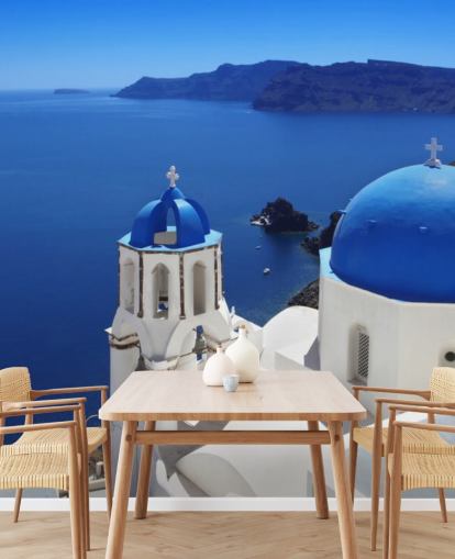 Santorinin perinteinen kirkko Oian seinämaalauksessa Santorinin perinteinen kirkko Oian seinämaalauksessa