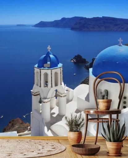 Santorinin perinteinen kirkko Oian seinämaalauksessa Santorinin perinteinen kirkko Oian seinämaalauksessa