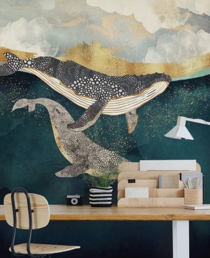carta da parati murale personalizzata con balene blu e oro chiamata Bond II di SpaceFrog Designs per salotti o camere da letto