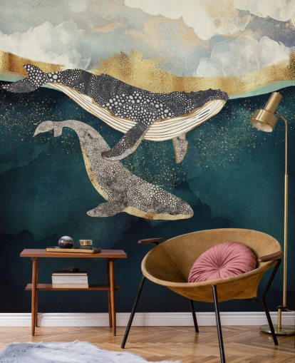 marineblauwe en gouden muurschildering op maat met walvisbehang genaamd Bond II van SpaceFrog Designs voor woonkamers of slaapkamers