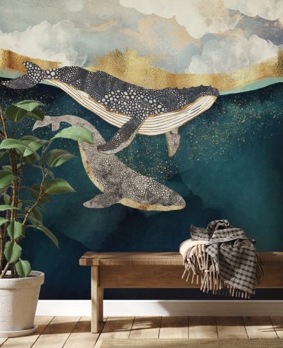papier peint mural personnalisé en forme de baleine bleu marine et doré appelé Bond II par SpaceFrog Designs pour les salons ou les chambres