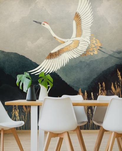 Personalisierbare orientalische Tapete in Gold und Marineblau namens Elegant Flight von SpaceFrog Designs für Wohn- oder Schlafzimmer