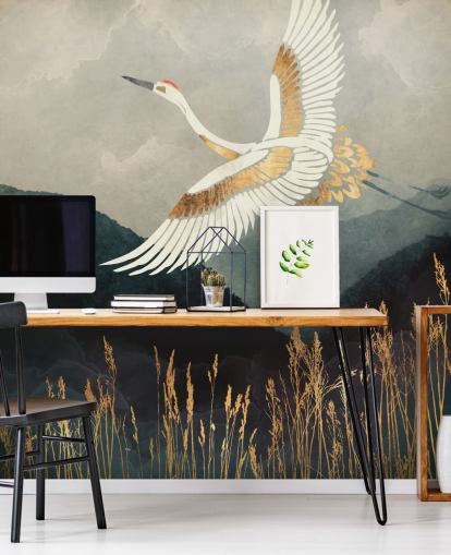 aanpasbaar oosters behang in goud en marineblauw genaamd Elegant Flight van SpaceFrog Designs voor woonkamers of slaapkamers