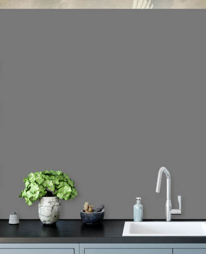 aanpasbaar oosters behang in goud en marineblauw genaamd Elegant Flight van SpaceFrog Designs voor woonkamers of slaapkamers aanpasbaar oosters behang in goud en marineblauw genaamd Elegant Flight van SpaceFrog Designs voor woonkamers of slaapkamers