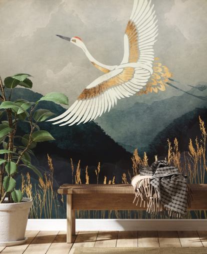 Personalisierbare orientalische Tapete in Gold und Marineblau namens Elegant Flight von SpaceFrog Designs für Wohn- oder Schlafzimmer