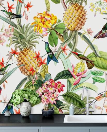 Ananas, kolibri och blommor på vit bakgrund