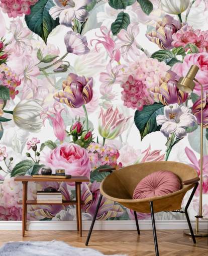 Carta da parati con rose rosa chiaro e fiori bianchi