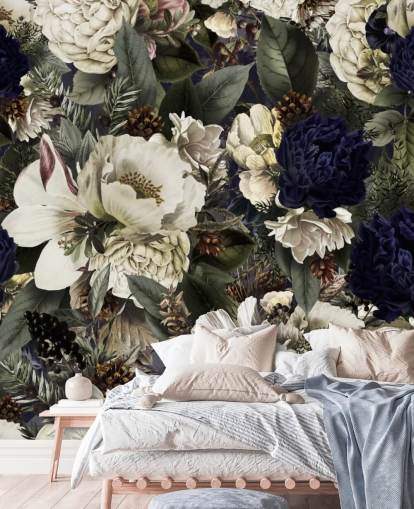 papier peint floral bleu foncé et blanc appelé Midnight Bouquet par Uta Naumann pour les chambres