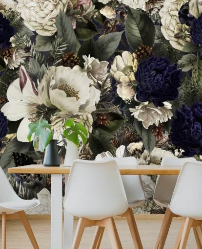 dunkelblau-weiße Blumentapete namens Midnight Bouquet von Uta Naumann für Schlafzimmer