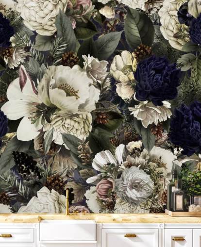 tummansininen ja valkoinen kukka-taustakuvamaalaus nimeltä Midnight Bouquet, kirjoittanut Uta Naumann makuuhuoneisiin