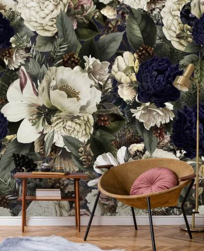 dunkelblau-weiße Blumentapete namens Midnight Bouquet von Uta Naumann für Schlafzimmer