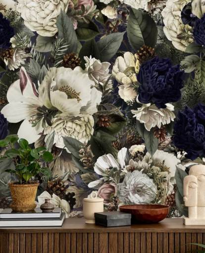 mørkeblått og hvitt blomstertapet veggmaleri kalt Midnight Bouquet av Uta Naumann for soverom