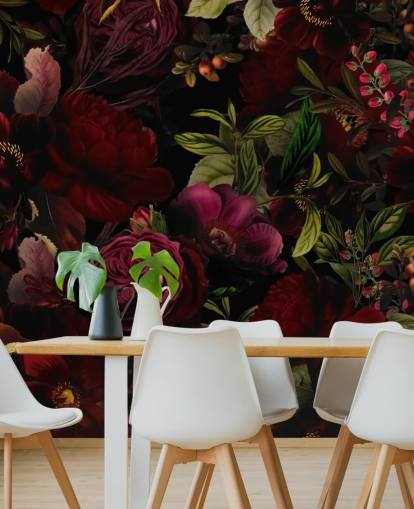 lilla tilpassbart blomstertapet veggmaleri kalt Moody Maroon av Uta Naumann for soverom