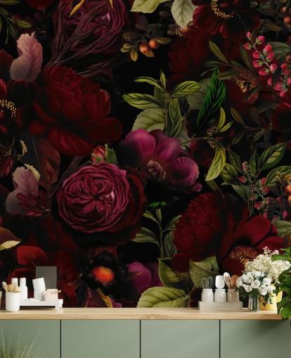 lilla tilpasselig blomstertapet vægmaleri kaldet Moody Maroon af Uta Naumann til soveværelser