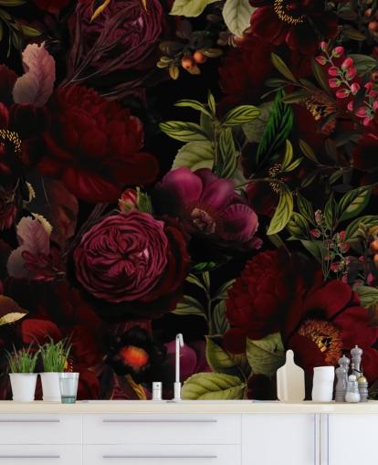 paarse aanpasbare bloemenbehangmuurschildering genaamd Moody Maroon van Uta Naumann voor slaapkamers