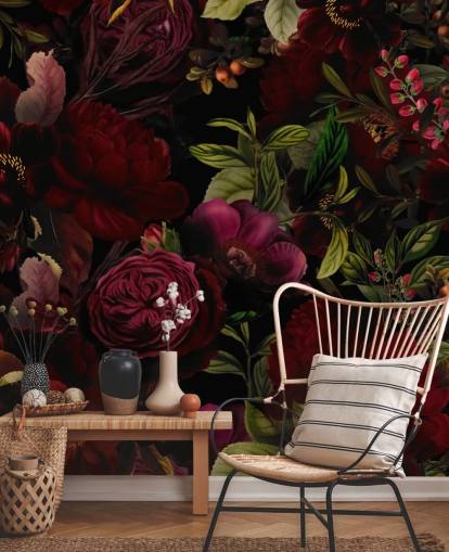 lilla tilpassbart blomstertapet veggmaleri kalt Moody Maroon av Uta Naumann for soverom