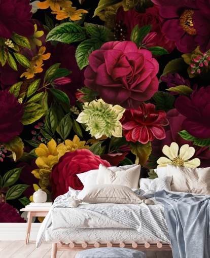 mural de papel de parede floral roxo, rosa e verde chamado Pink Rose Jungle de Uta Naumann para quartos e salas de estar