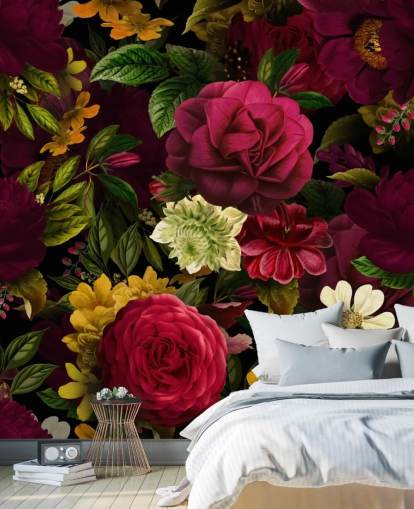 papier peint mural floral violet, rose et vert appelé Pink Rose Jungle par Uta Naumann pour les chambres et les salons