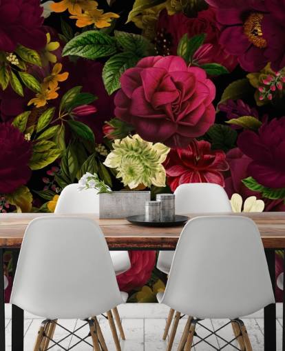 paarse, roze en groene bloemenbehangmuurschildering genaamd Pink Rose Jungle van Uta Naumann voor slaapkamers en woonkamers paarse, roze en groene bloemenbehangmuurschildering genaamd Pink Rose Jungle van Uta Naumann voor slaapkamers en woonkamers