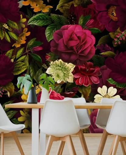 carta da parati murale floreale viola, rosa e verde chiamata Pink Rose Jungle di Uta Naumann per camere da letto e salotti