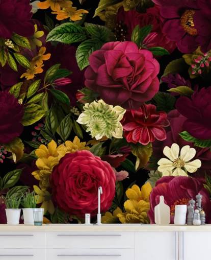 carta da parati murale floreale viola, rosa e verde chiamata Pink Rose Jungle di Uta Naumann per camere da letto e salotti