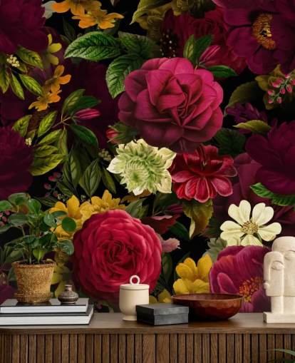 carta da parati murale floreale viola, rosa e verde chiamata Pink Rose Jungle di Uta Naumann per camere da letto e salotti