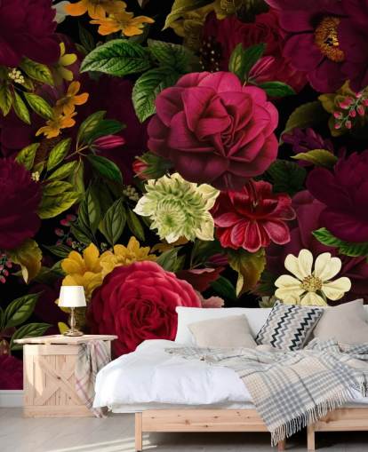 papier peint mural floral violet, rose et vert appelé Pink Rose Jungle par Uta Naumann pour les chambres et les salons