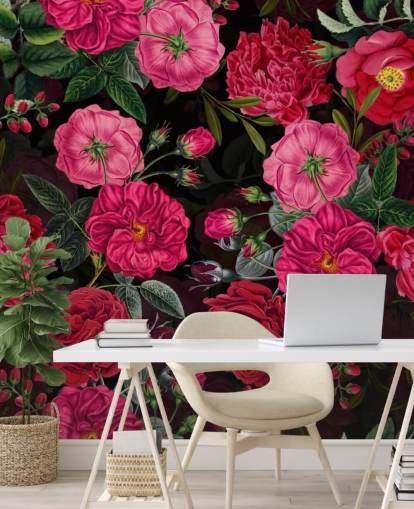 Dieproze rozen met groene bladeren op zwart achtergrondbehang