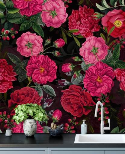 Rose rosa intenso con foglie verdi su sfondo nero carta da parati