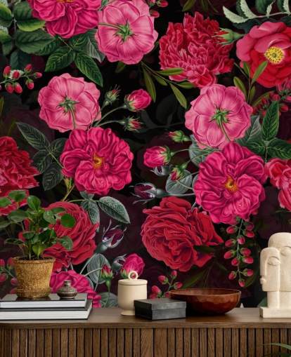 Papel pintado Rosas de color rosa oscuro con hojas verdes sobre fondo negro