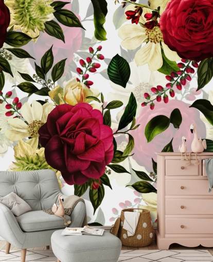 Carta da parati con bellissime rose rosa scuro con foglie verdi